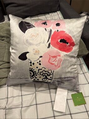 Kate spade NWT 20”x20” floral accent pillow